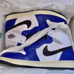 AIR JORDAN 1 RETRO HIGH OG NEVER WORN $180 OR BEST OFFER