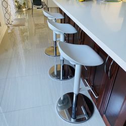 Janinge IKEA adjustable height bar stool 