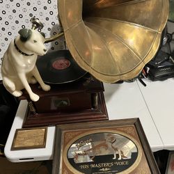 VINTAGE.RCA Victor  Gramophone 50s Working Good. All Set
