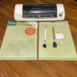 Cricut Mini - NO Cords. Works! Tools And Adhesive Cutting Mats Included 
