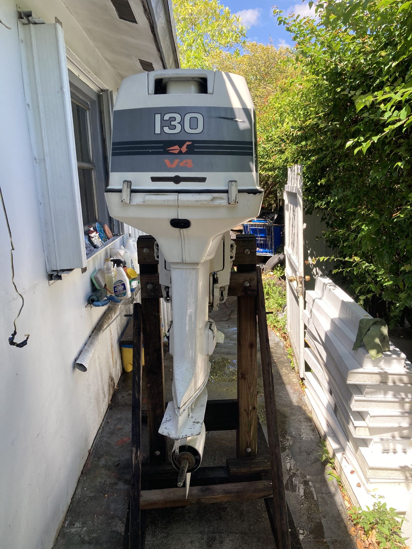 Johnson 130 HP For Parts Or Fix, Good Compression, Power Trim,lower Unit, Kendall West Area