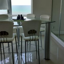 Dinning Room Table High top 6 Chairs