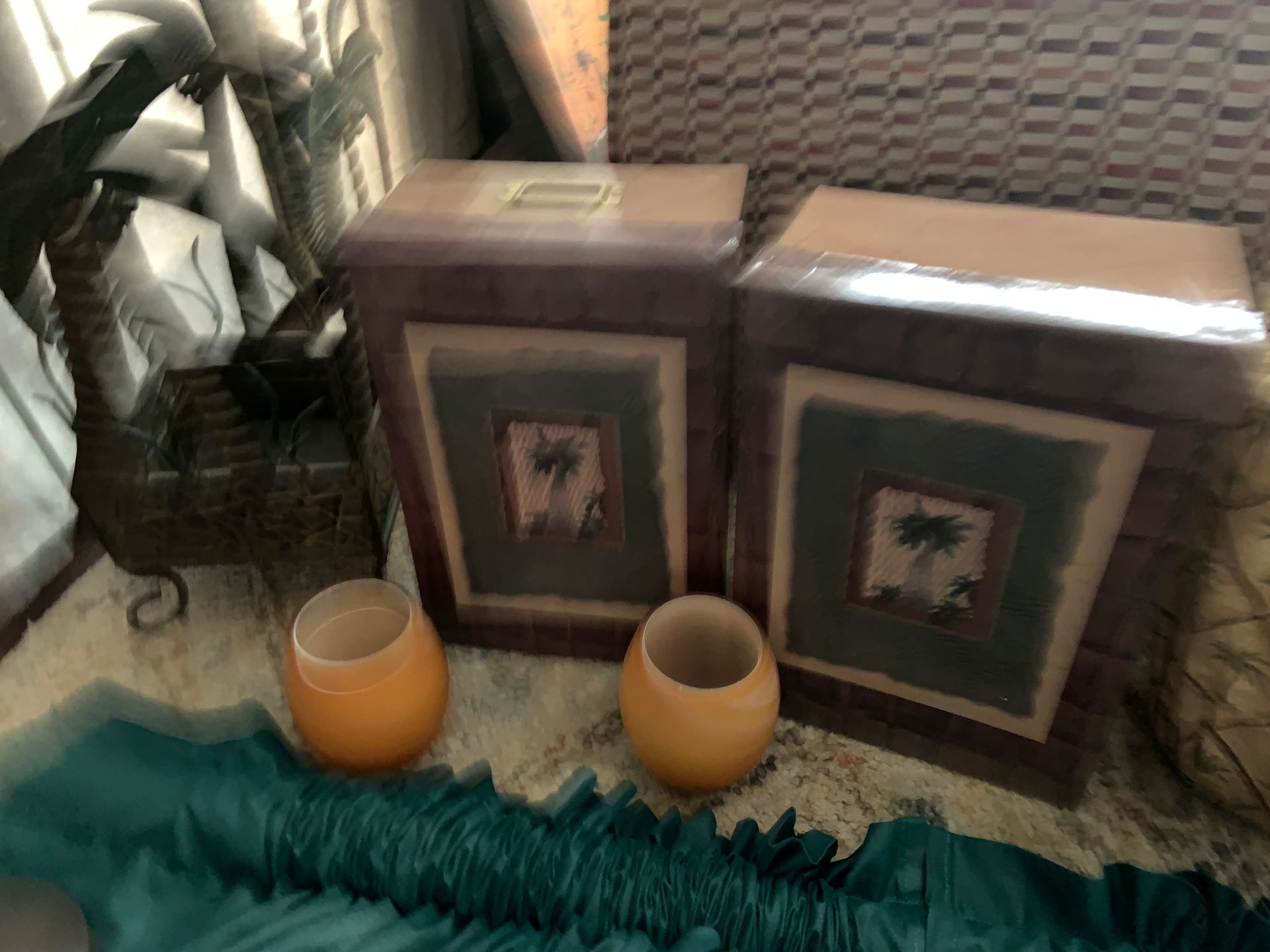 Tropical room decor See pieces left