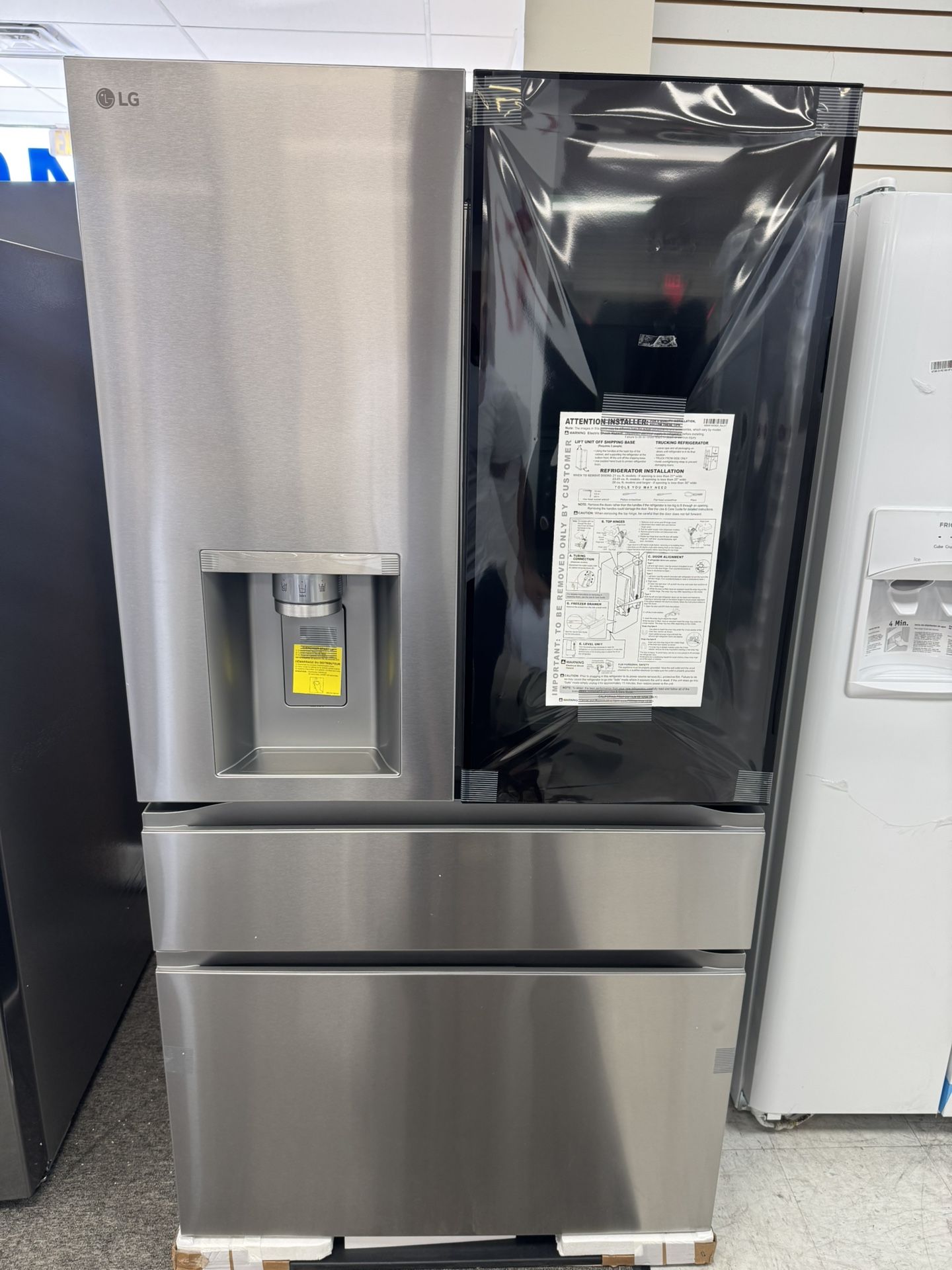LG Standard-Depth InstaView MyColor 28.6-cu ft 4 -Door Smart Compatible French Door Refrigerator with Dual Ice Maker with Water and Ice Dispenser