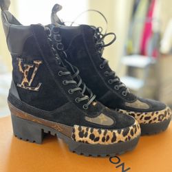 Louis Vuitton Lauréate leather boots