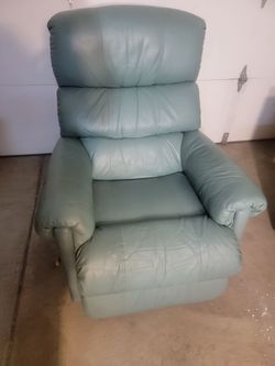 Light green lazyboy recliner almost new