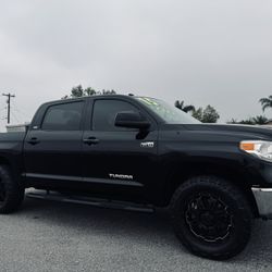 2015 Toyota Tundra Crewmax 5.7 4x4 W/ 140k Miles 