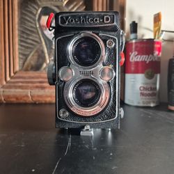 Yashica-D 