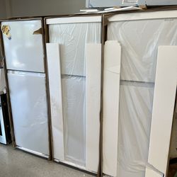 New In Box Refrigerator 10 Cu Ft White 1 Year Warranty 