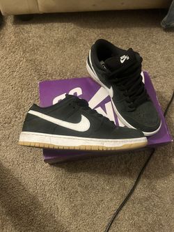 Black nike dunk gum bottom