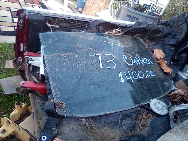 Back Windshield For a Cutless 