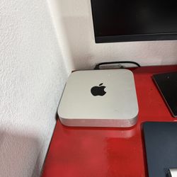 Mac mini (M2)