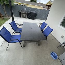 Patio Table And 4 Chairs 