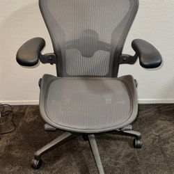 Herman Miller Aeron Task chair Size B New