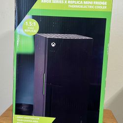 Xbox Series Replica Mini Fridge