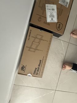 TV MOUNT