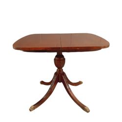 MERSMAN Duncan Phyfe Style Flip Top Table /Entryway Table