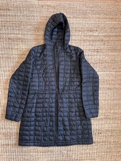 The North Face Women’s Black Hooded Puffer Jacket Size M