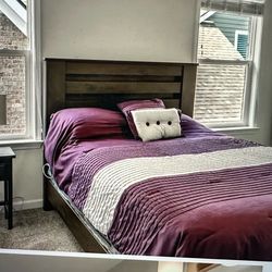 Queen Bed. Wood