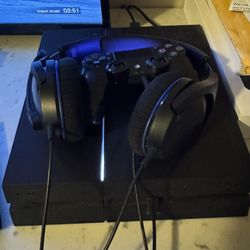 2 Ps4 w/ Tv That Has Roku