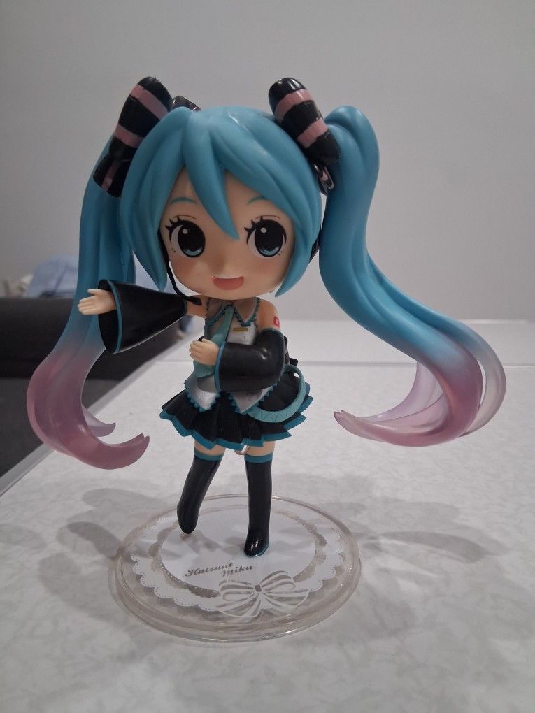 Hatsune Miku Crystal Doll Figure