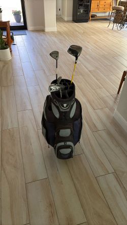 6 Golf Clubs And Golf Bag