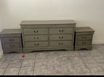 MIRROR DRESSER AND 2 NIGHTSTANDS AND A