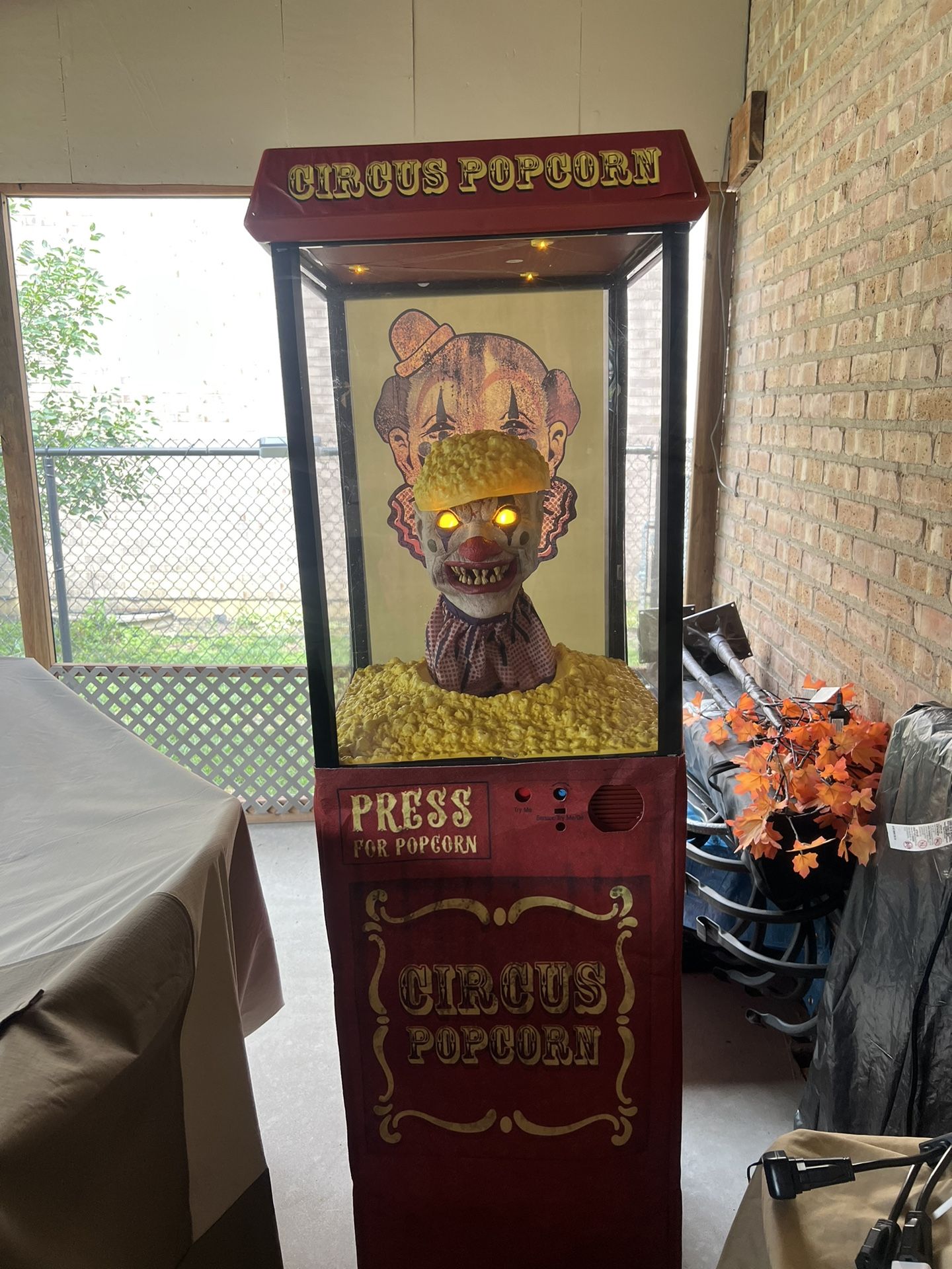 5.5 Ft Clown Popcorn Machine Animatronic / Halloween / Circus / Decorations