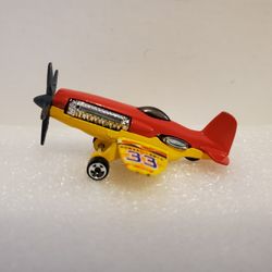Hot Wheels Mad Propz Red Surveilance 33 Airplane Pilot 134/247 Toy Plane 2012