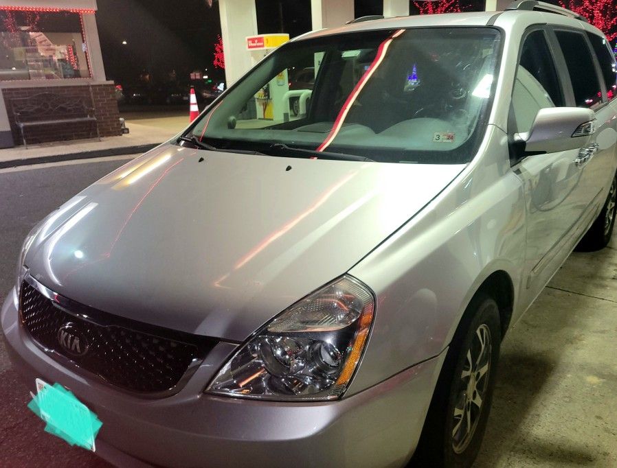 2014 KIA Sedona