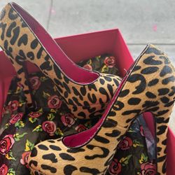 Vintage-Betsey Johnson Deeval Leopard Platform Pump/Heels S7 