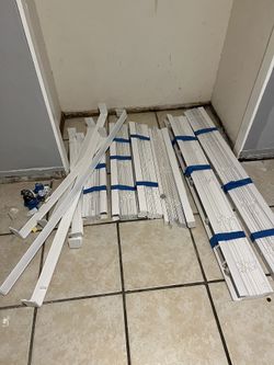 White blinds for sale $20-30