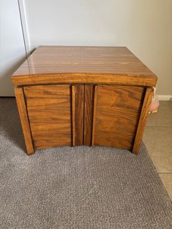 Vintage Bow-Front 2-Door Console Cabinet / Accent Table – $100