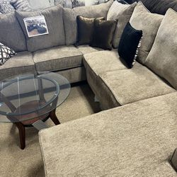 Gorgeous Reversible Chaise Sectional!