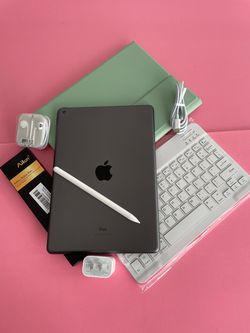 Apple IPad 8th Generation (10.2” Retina /Latest iOS 26/ 2020 model) 32GB with stylus pen, keyboard & Accessories