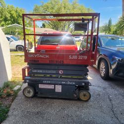 Skyjack Scissor Lift