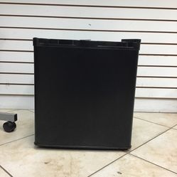 Magic Chef Mini Refrigerator 