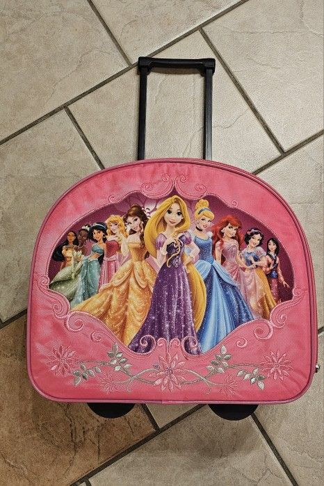 Disney Store Princess suitcase in Pink with pull out handle and two zippers

(Used One Time)(Brand New Condition)