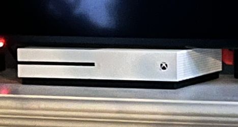 XBOX ONE - S w/10 Games, 2 Controllers