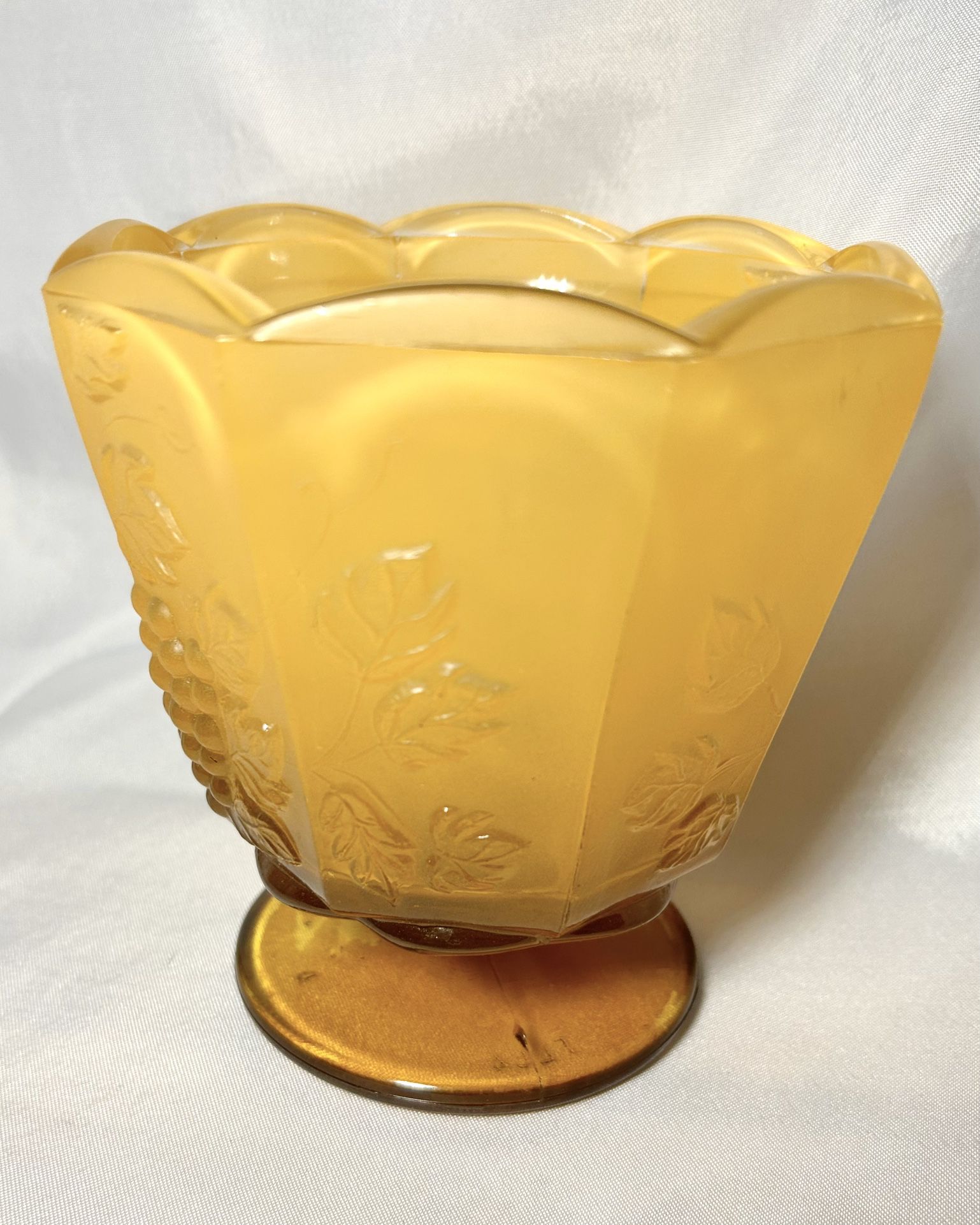 UNIQUE VINTAGE AMBER GRAPE BOWL SCALLOPED PEDESTAL FROSTED GLASS CANDY DISH see pics for scratches