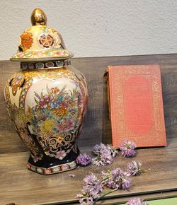 Vintage Japanese Satsuma Style Moriage Ginger Jar Covered Vase Heavy Gold Enamel