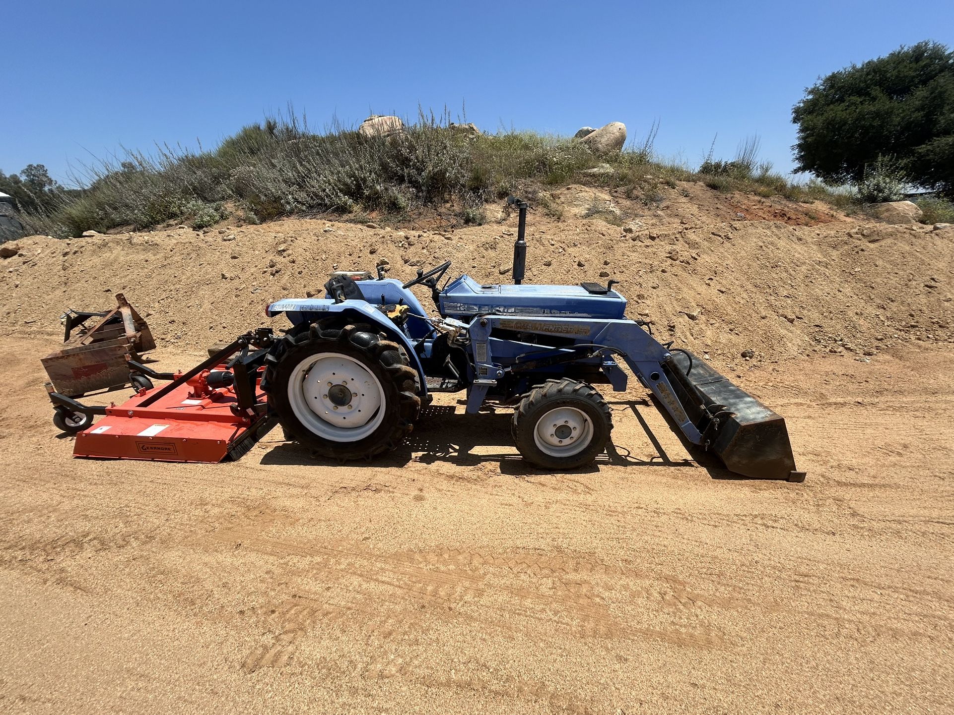 Iseki 2300 Front Load Tractor With Attachments