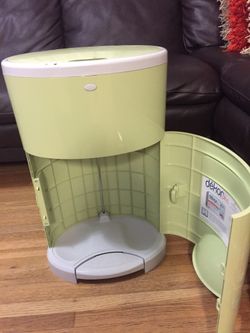 Pampers disposable container! Almost new