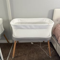VaVaSoo Rocking Bassinet