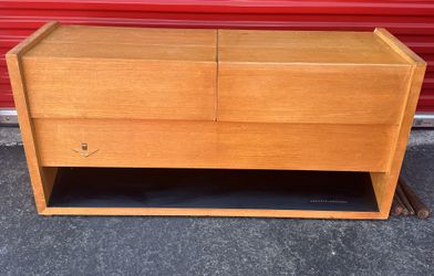 Grundig Majestic Musical Instrument Console Radio SO 8095 US 48 x 29.5 x 14 In Fair Condition 
