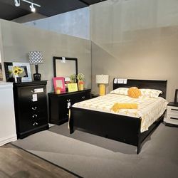 Queen Bed, Dresser, Mirror And Nightstand 