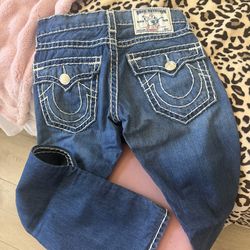 Women’s true religion jeans size 27 runs smaller low rise