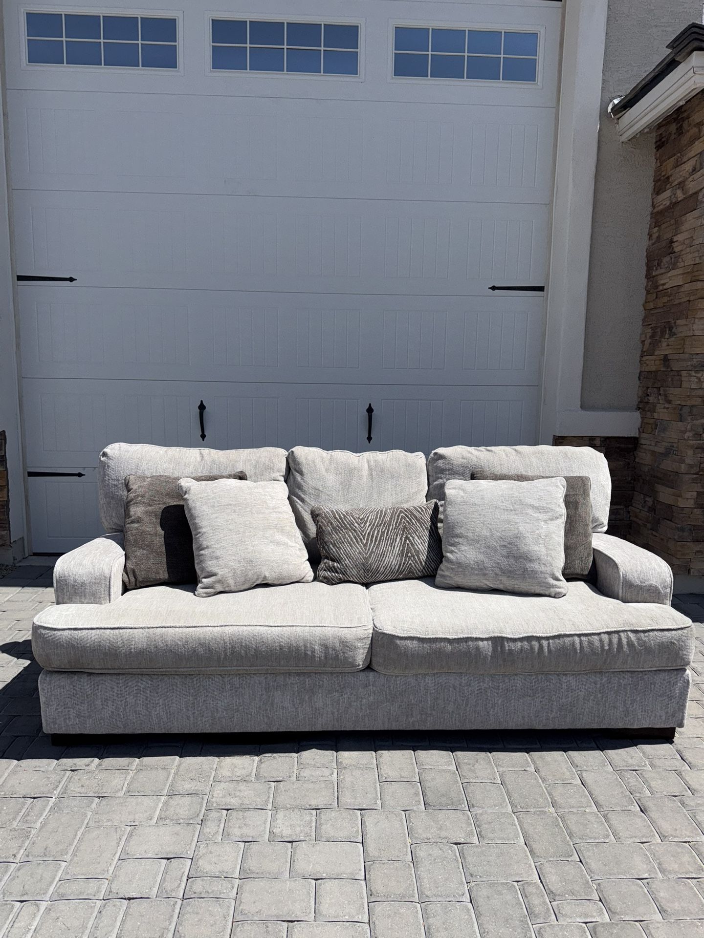 Alesandra Sofa