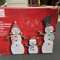 Snowman Family Christmas Light Decoration 