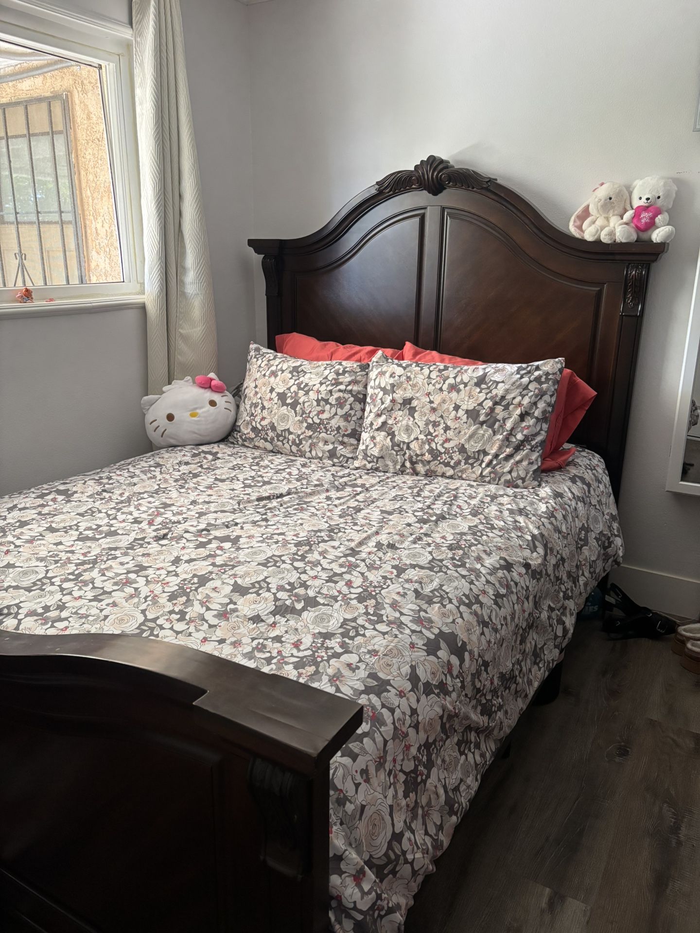 Queen Size Bedroom Set